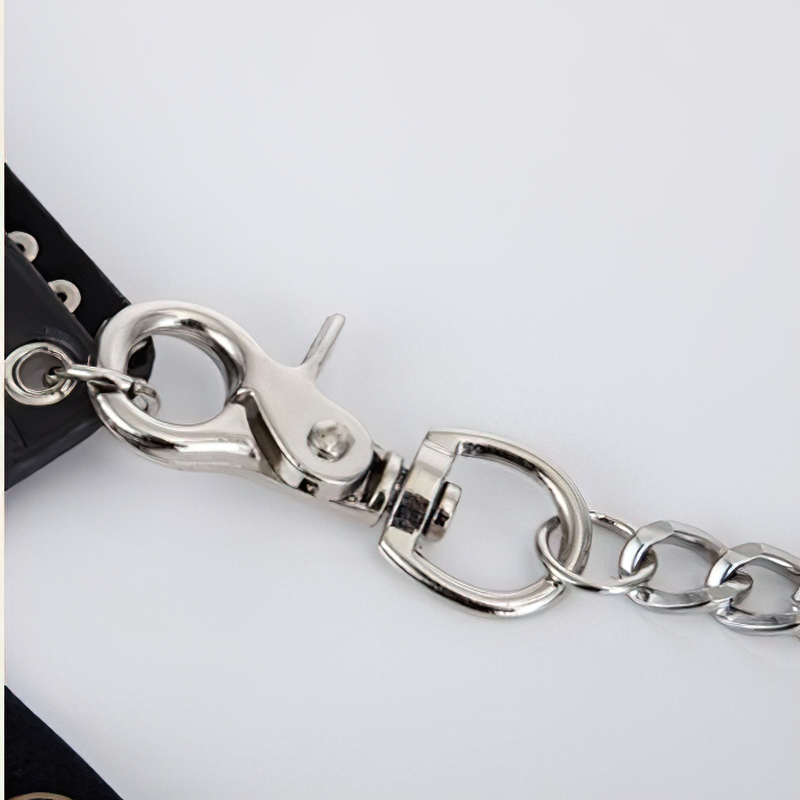 Luxury Short Wallet With Rivets Card Holder in Punk Style / Bikers Unisex Wallet With Chain