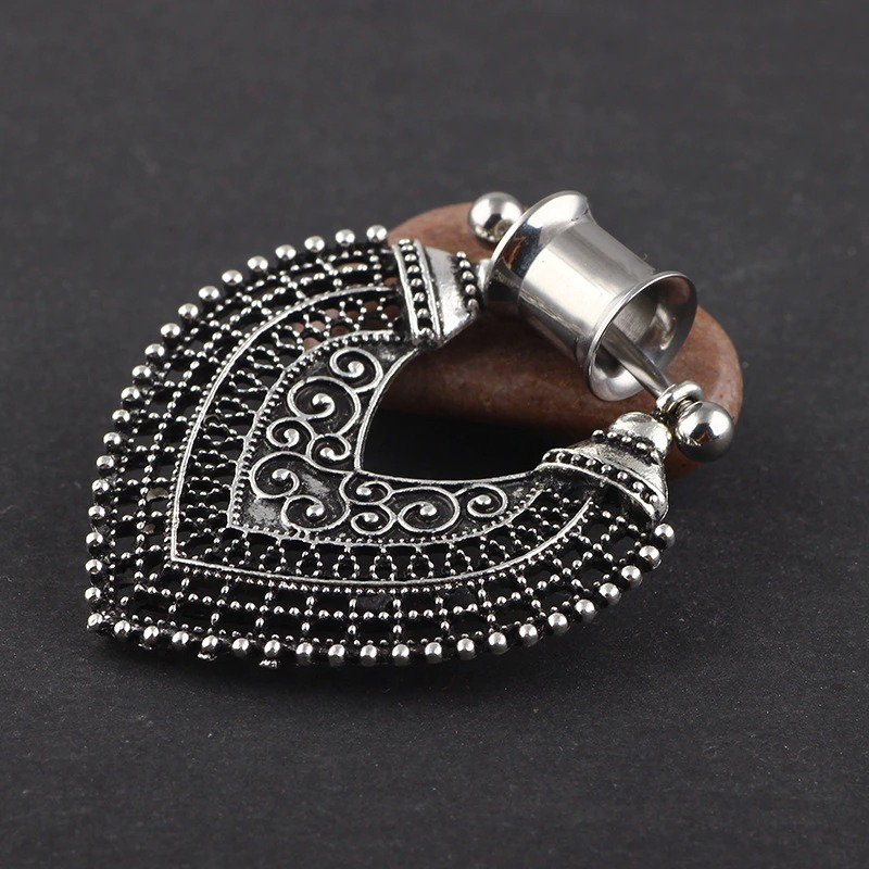 2 PC Elegant Vintage Gothic Style Tunnels With Hearts / Women's Aesthetic Stainless Steel Jewelry