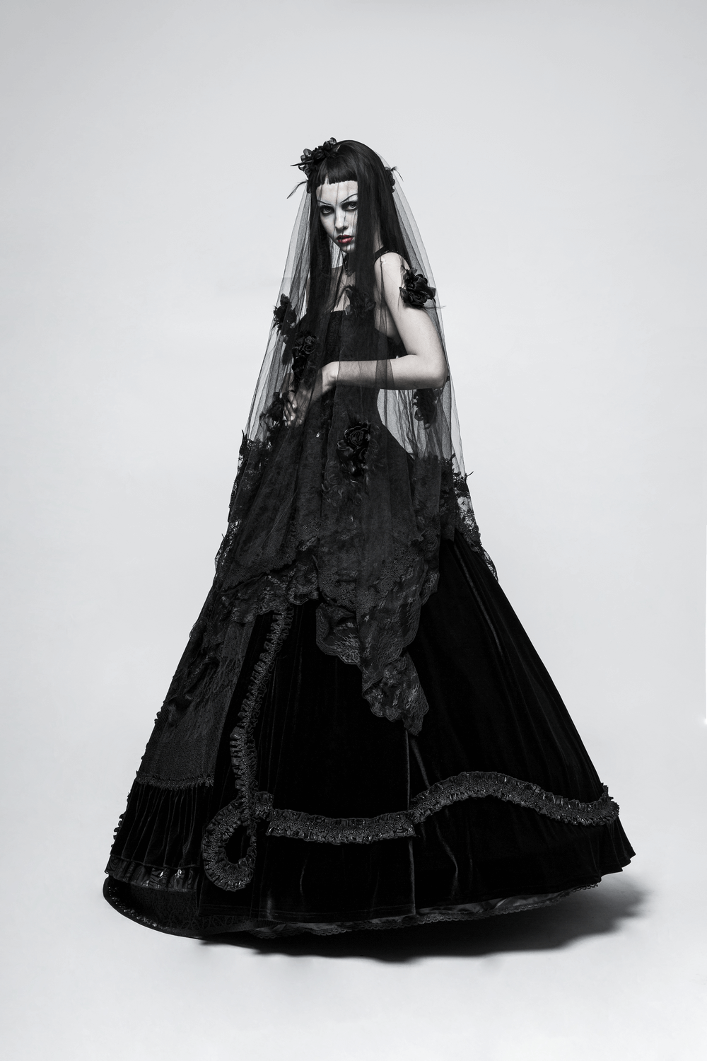 Elegant Black Lace Wedding Veil with 3D Roses