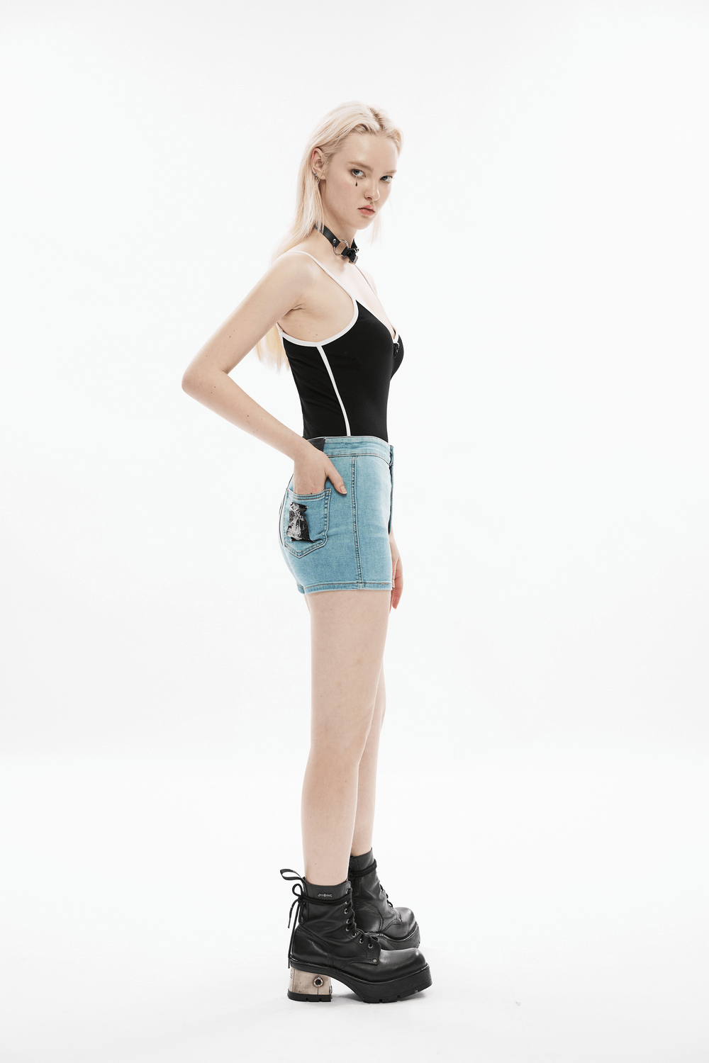 Elegant Crow Buckle Camisole in Contrast Design