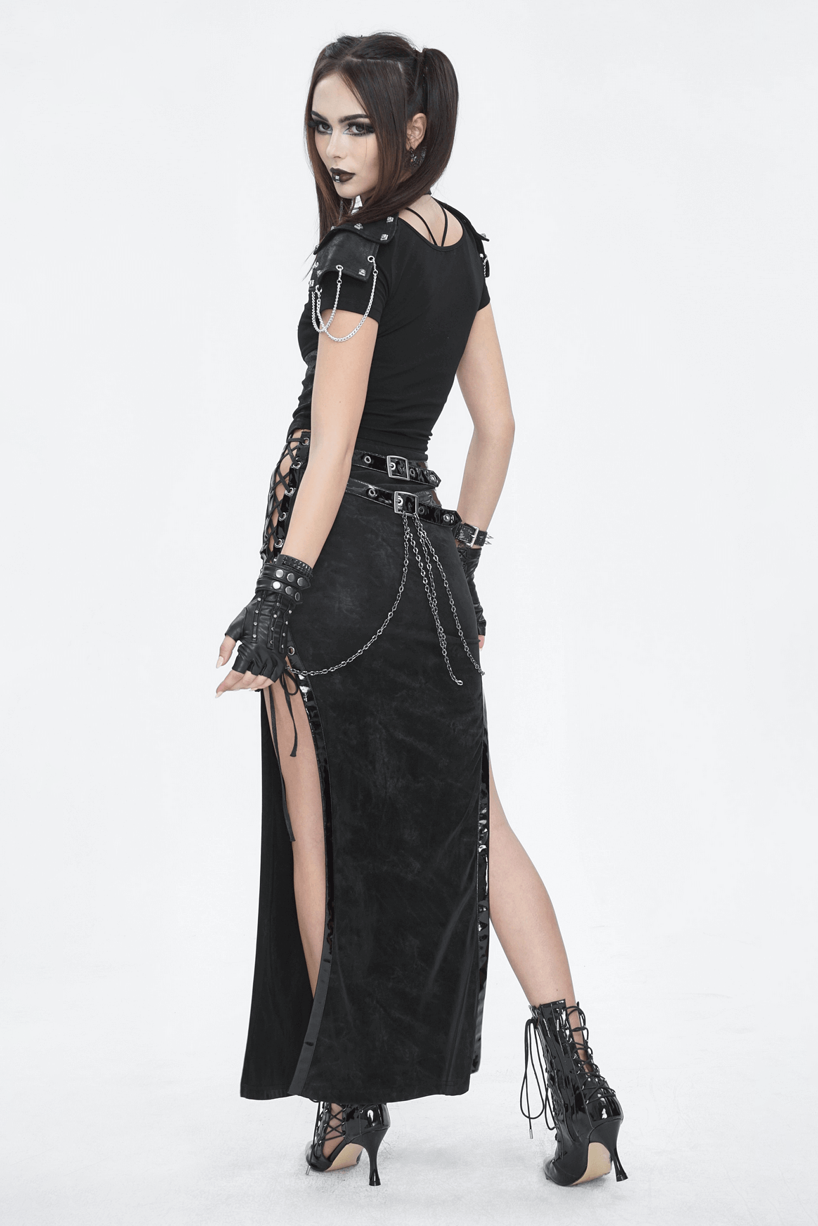 Gothic Chain Detail Crop Top with Shoulders Accessory