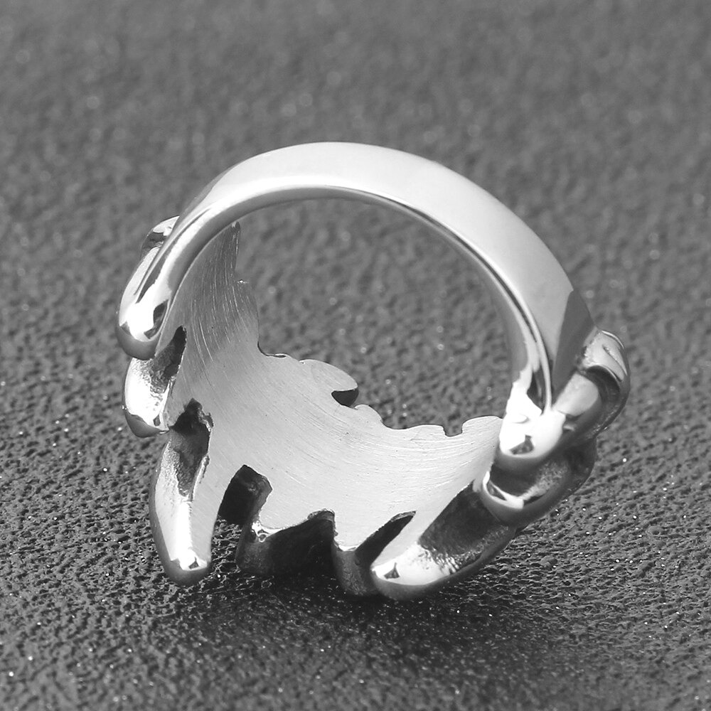 Rock Style Ring with Sharp Wolf Claw / Fashion Jewelry for Men and Women