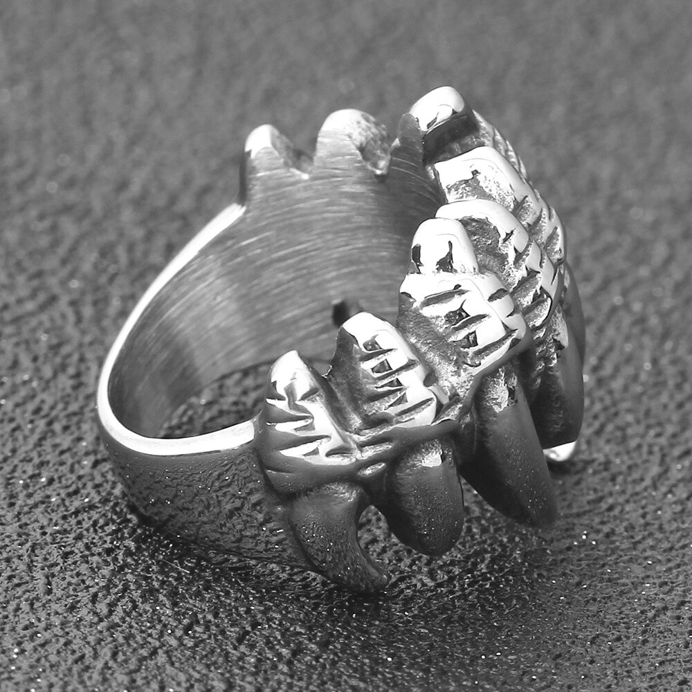 Rock Style Ring with Sharp Wolf Claw / Fashion Jewelry for Men and Women