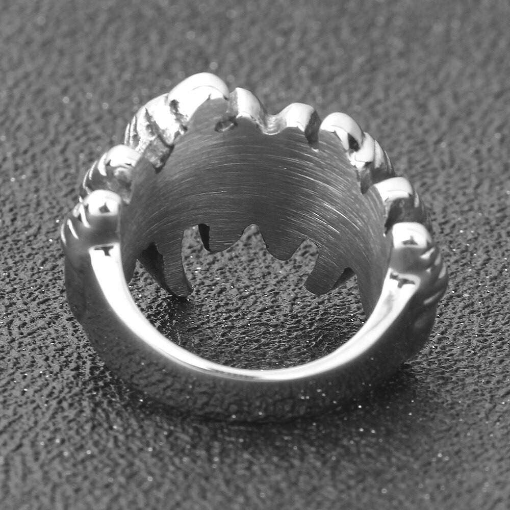 Rock Style Ring with Sharp Wolf Claw / Fashion Jewelry for Men and Women