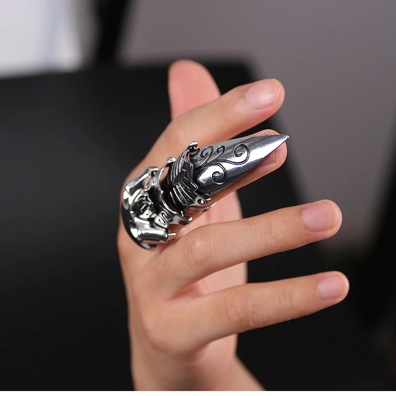 Silver Gothic Ring Claw of Zinc Alloy / Punk Fashion Ring with Skull