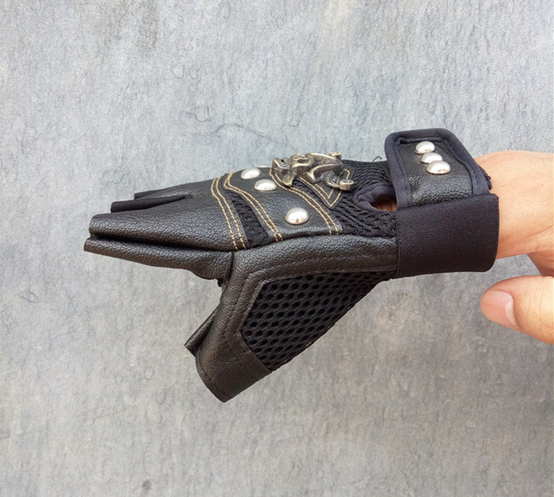 Skulls Rivet Gloves / Alternative Fashion Half Finger Gloves