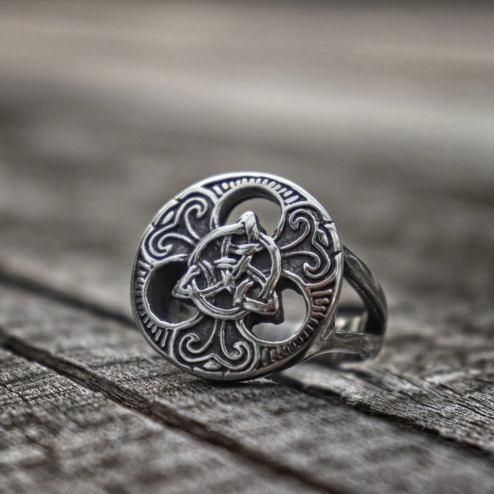 Stainless Steel Ring for Men and Women / Fashion Amulet Celtics Knot