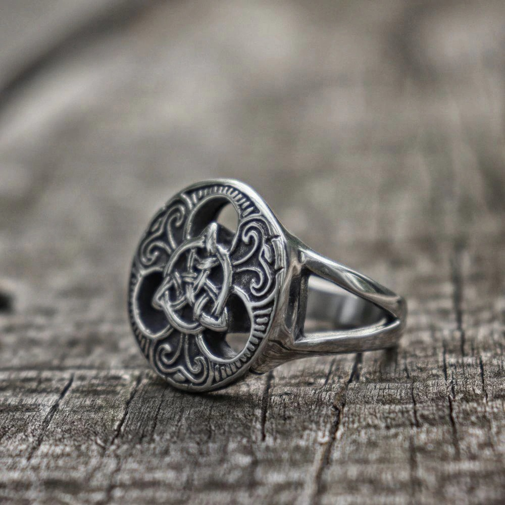 Stainless Steel Ring for Men and Women / Fashion Amulet Celtics Knot