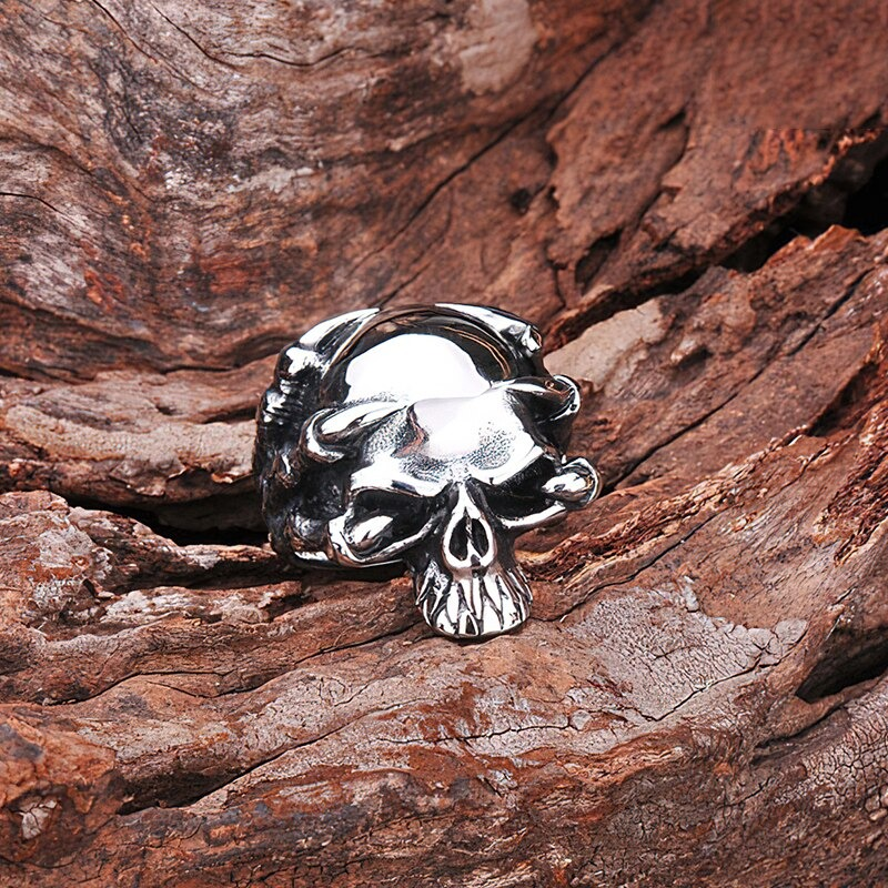 Stainless steel Skull Ring / Claw of Skeleton Ring / Biker Jewelry in Rock Style